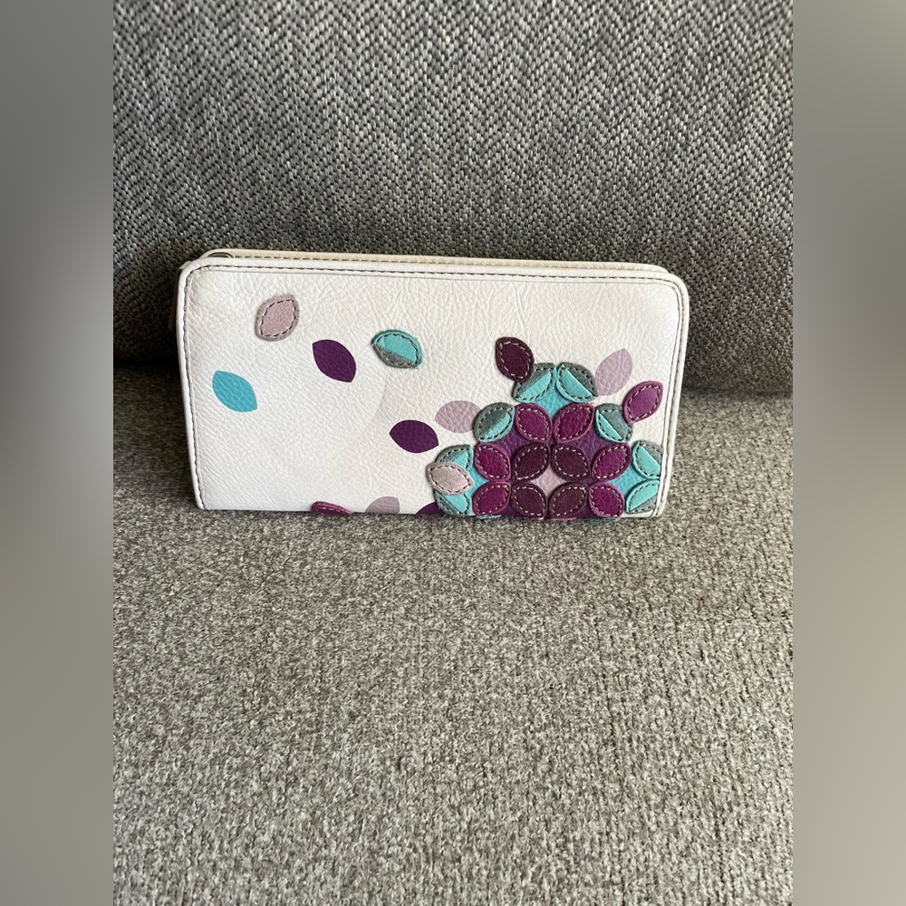 Fossil Pebbled Leather Accordion Flower Petals Turquoise Purple Wallet
